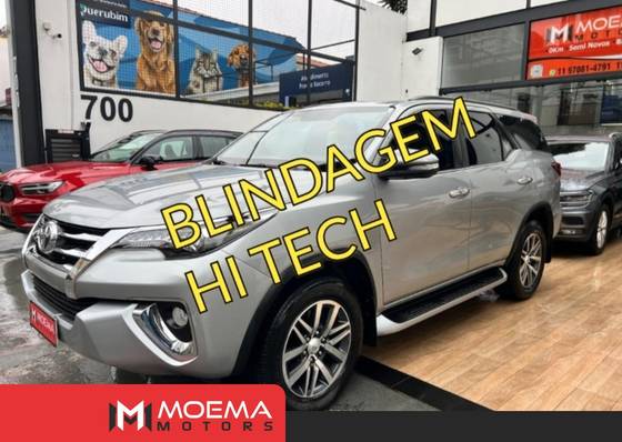 TOYOTA HILUX SW4 2.8 SRX 4X4 7 LUGARES 16V TURBO INTERCOOLER DIESEL 4P AUTOMÁTICO TOYOTA HILUX SW4 2.8 SRX 4X4 7 LUGARES 16V TURBO INTERCOOLER DIESEL 4P AUTOMÁTICO
